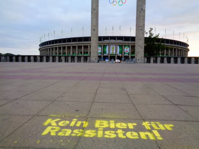 Stencil bei Nacht