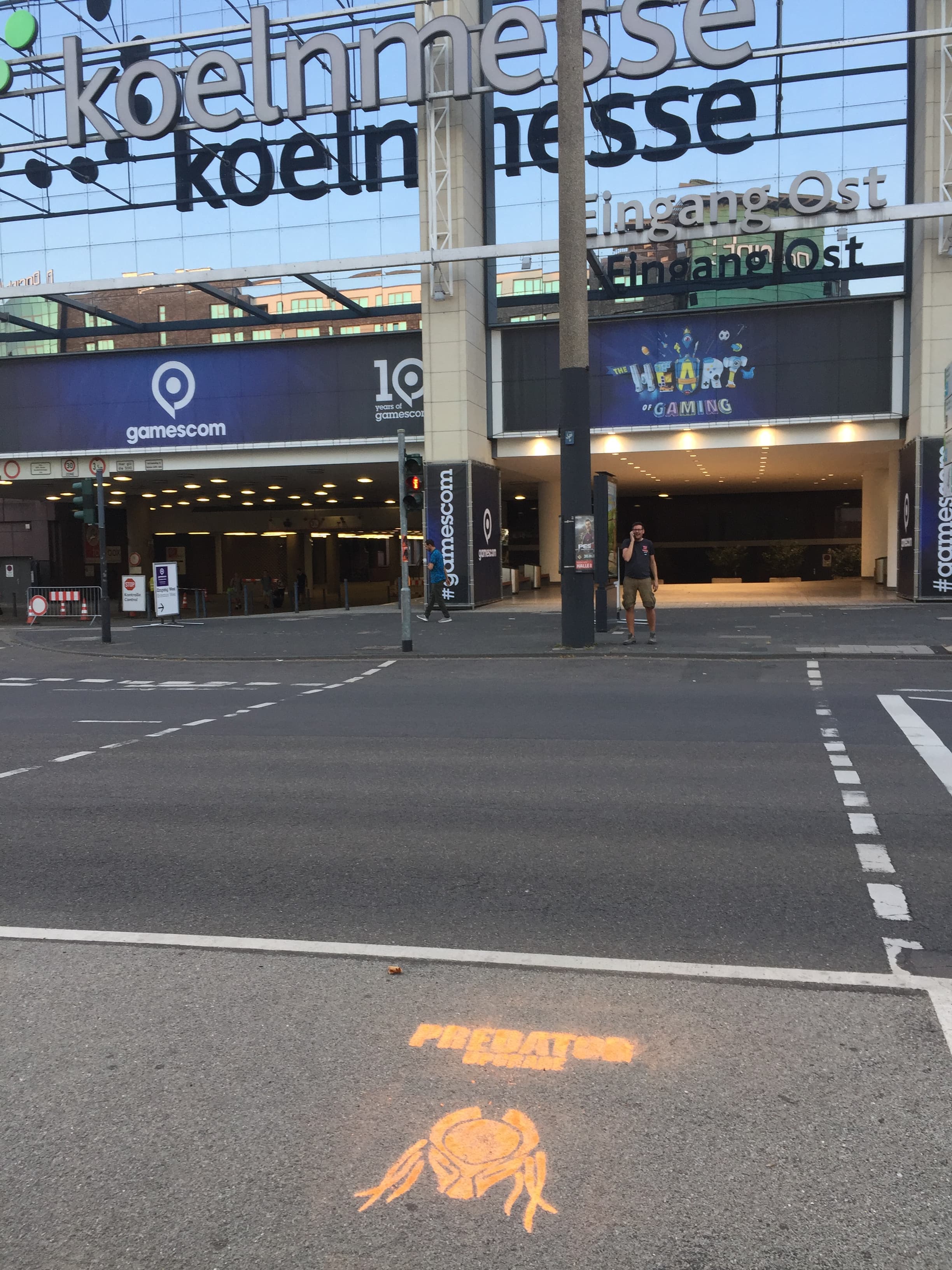 Predator Street Stencil an der Koelnmesse zur Gamescom