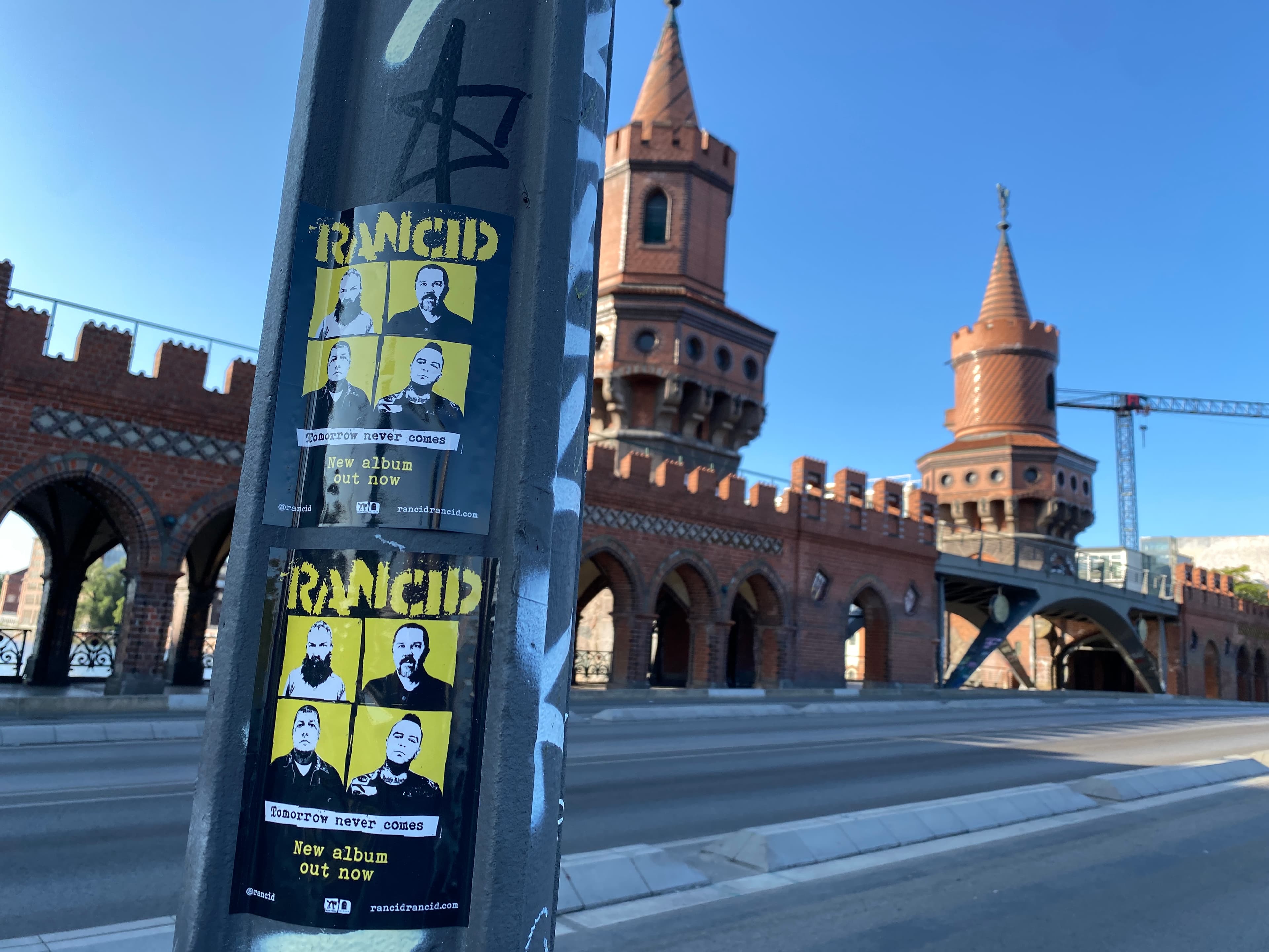Sticker an Straßenlaterne
